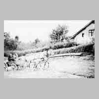 062-0045 Opa Adolf Thimm kommt aus Wehlau zurueck. Haus rechts im Bild Buergermeister Ernst Radtke .jpg